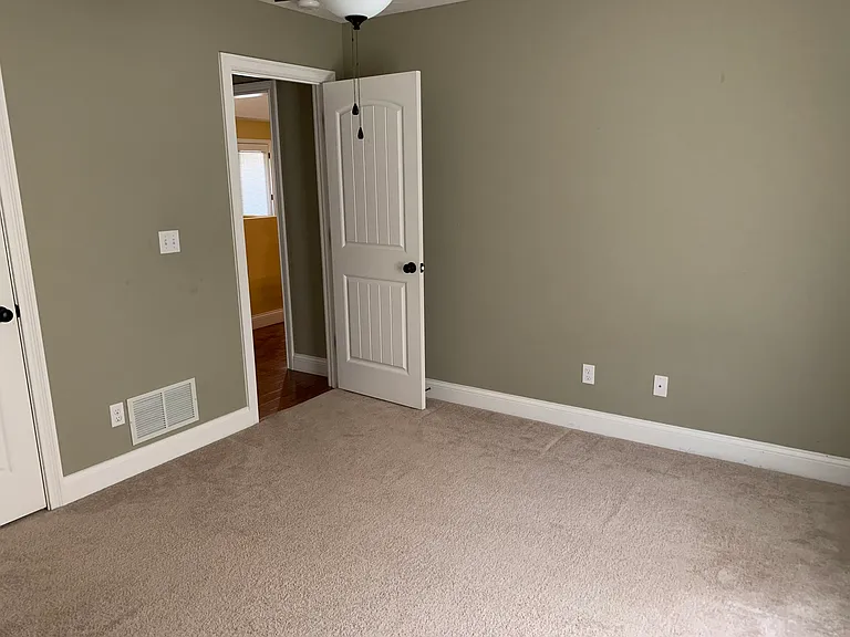 208 S Howard St — Photo 4