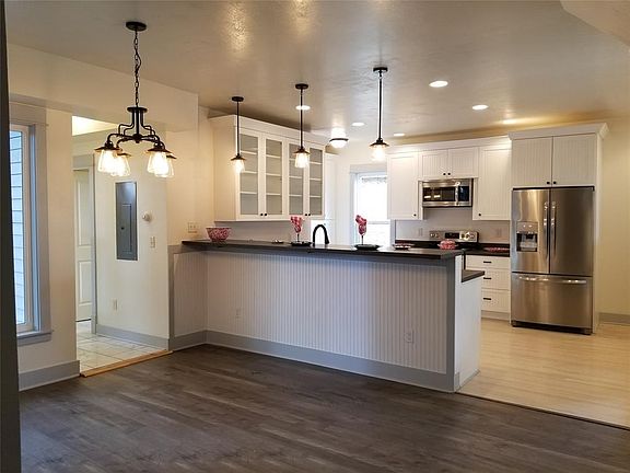 5th image of 303 S B St