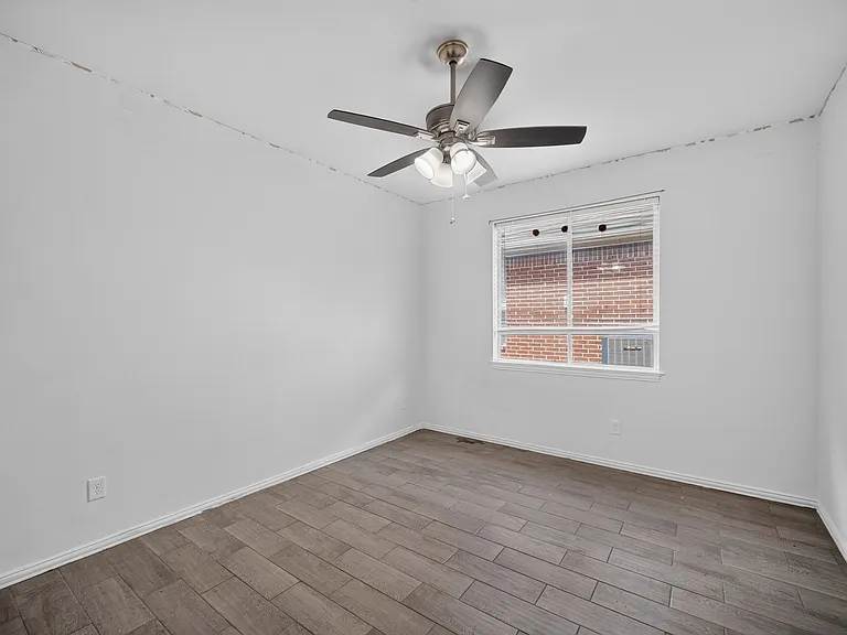 308 Keswick Ln — Photo 24