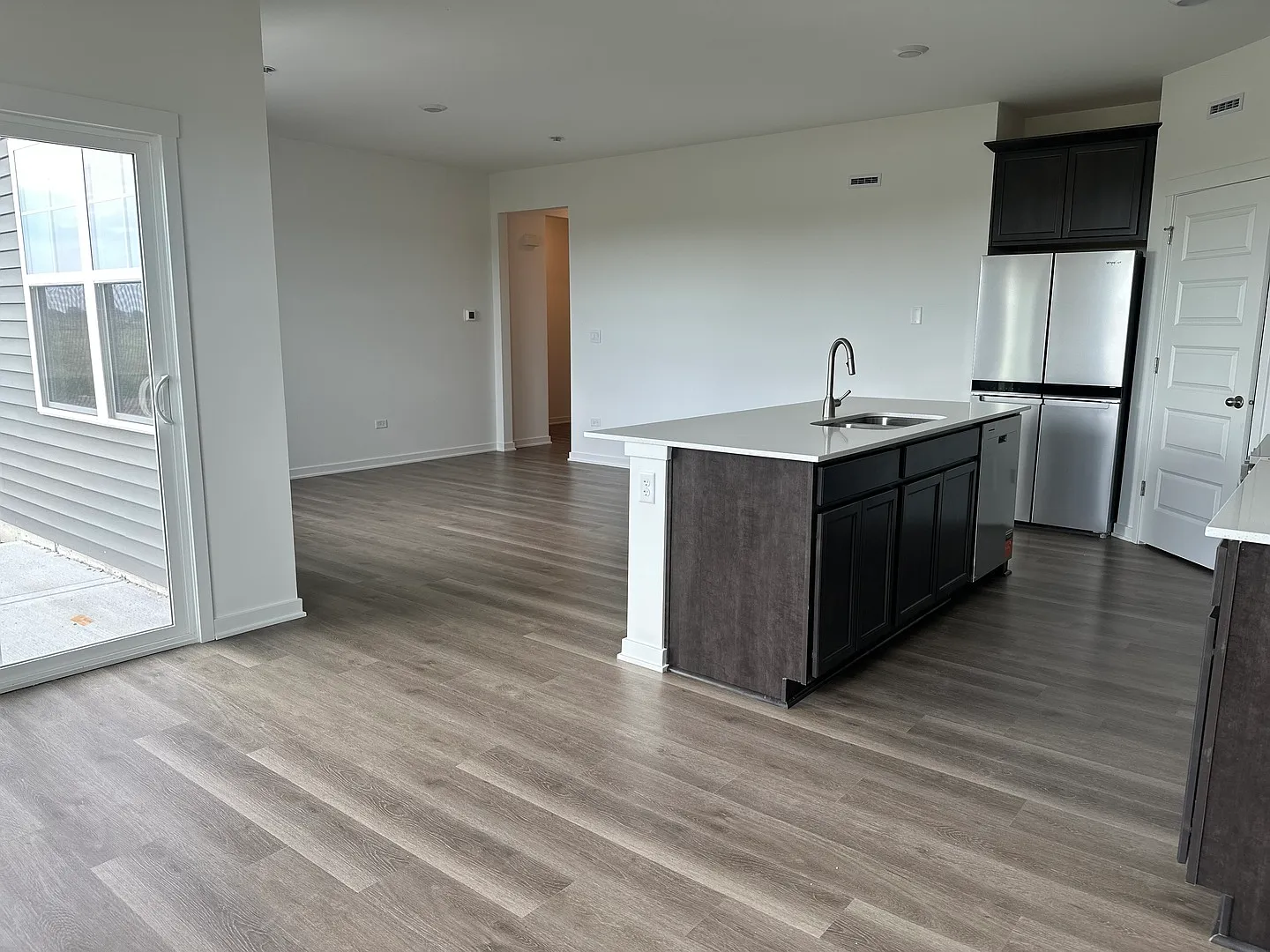 3 bed, 2.5 bath, 1663 sqft, $3,500 — Photo 3