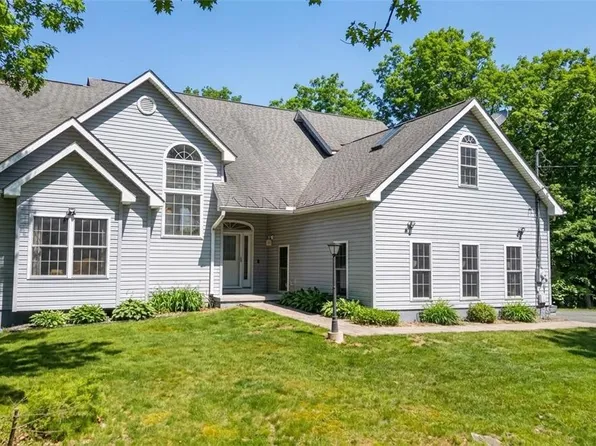 162 Oak Ridge Dr, Milford, PA 18337