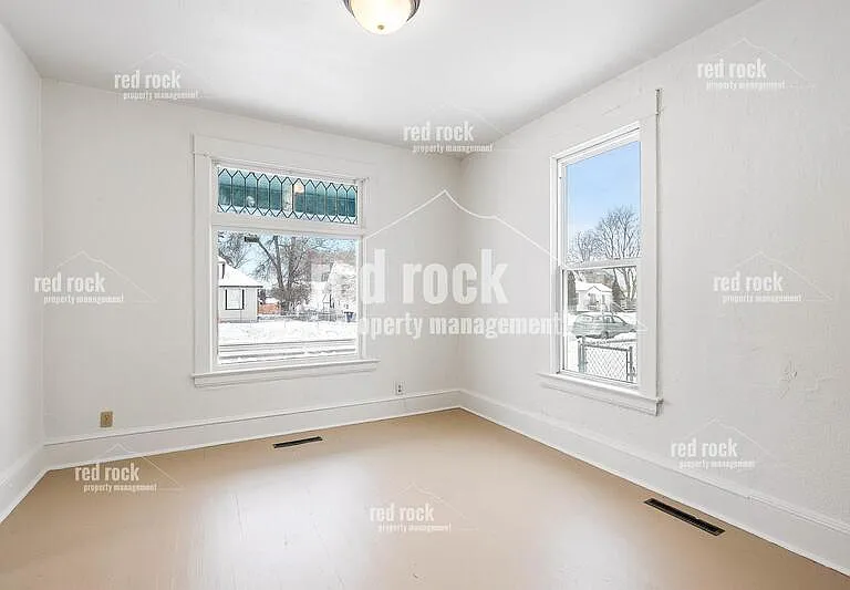 1517 E Bridgeport Ave — Photo 5