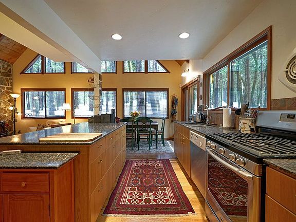 3rd image of 3476 Jade Dr