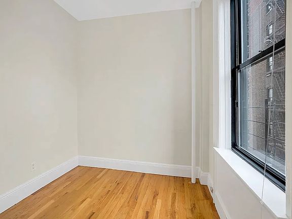 5th image of 200 Riverside Dr APT 7D