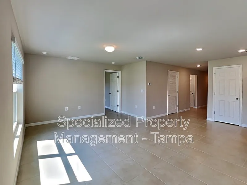 4 bed, 2.0 bath, 1499 sqft, $1,799 — Photo 2