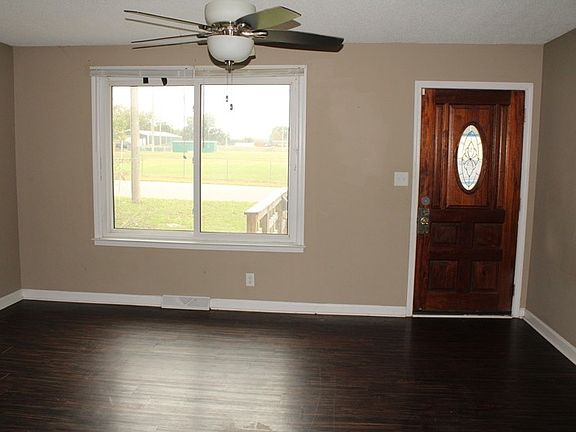 4th image of 417 Cunningham Ln