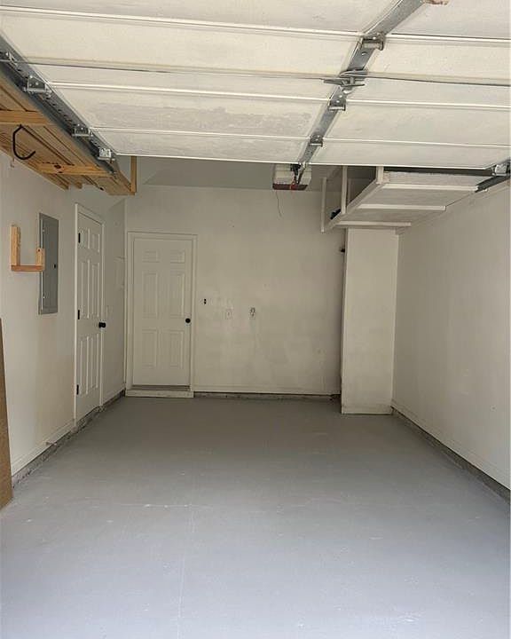 2nd image of 3221 Mill Springs Cir