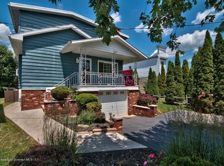 608 River St, Blakely, PA 18452
