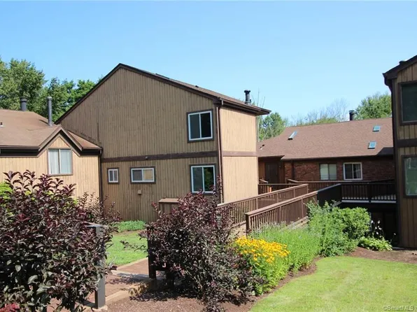 38 Hearthstone Dr, Brookfield, CT 06804