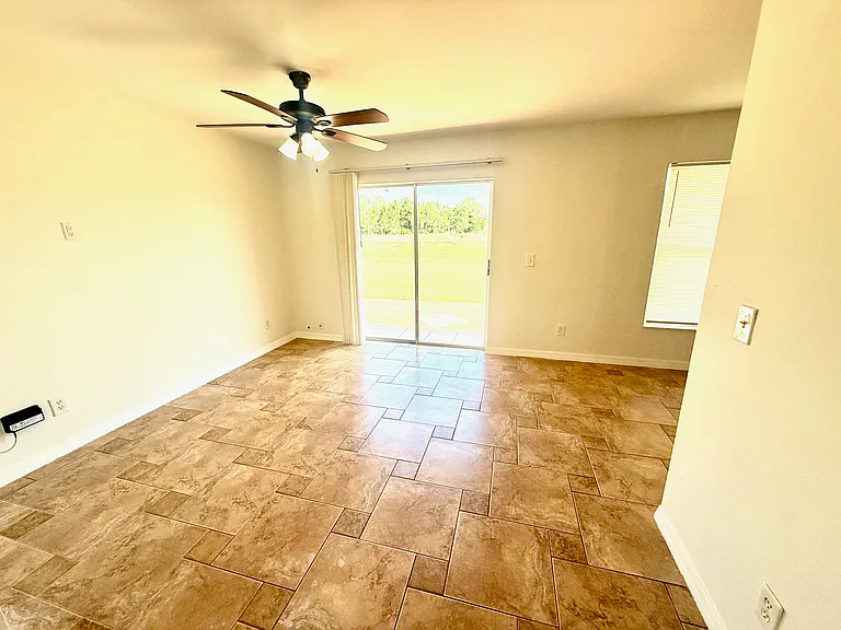 1241 Ermine St E — Photo 5
