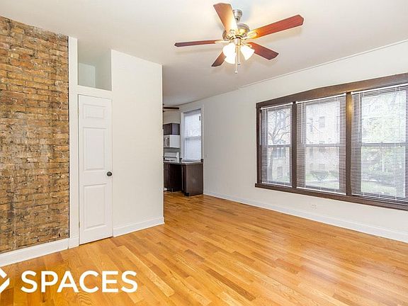 3rd image of 3047 W Gunnison St