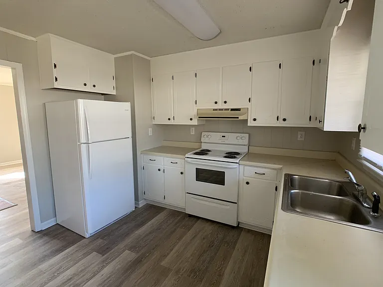 227 Welch Ave #B — Photo 1