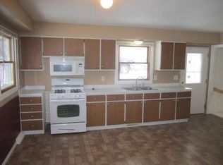 213 Hawthorne Rd, Lake In The Hills, IL 60156