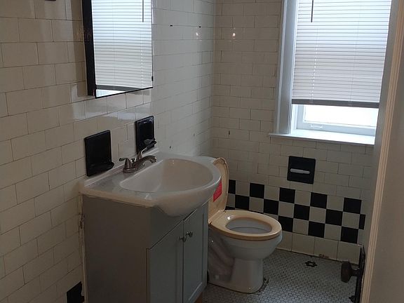 5th image of 8116 S Evans Ave #8118