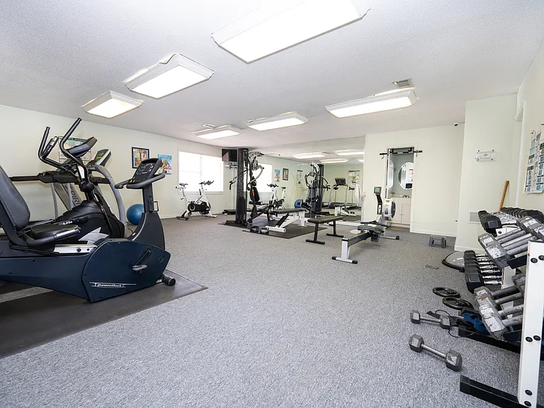 415 Parkdale Dr #18C — Photo 31