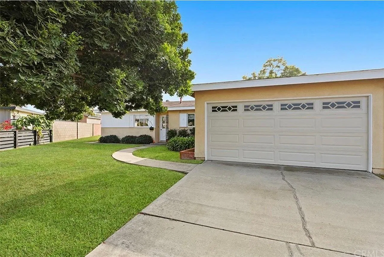 3 bed, 1201 sqft, $3,500 — Photo 2
