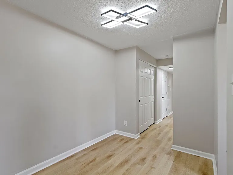 The Vistas Apartment Homes — Photo 20