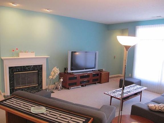 MABLE FIREPLACE IN GREAT ROOM!