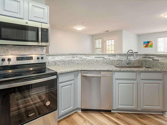 4th image of 9749 Campus Walk Ln APT B