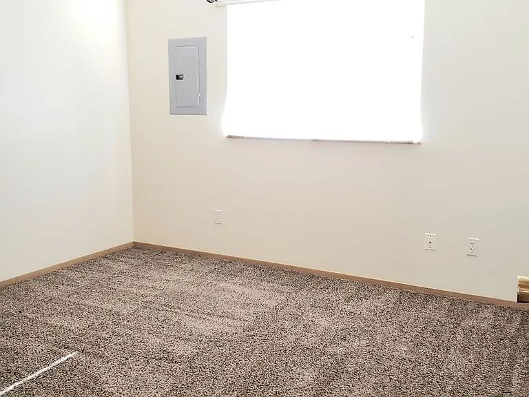 587 Eastmont Ave — Photo 18