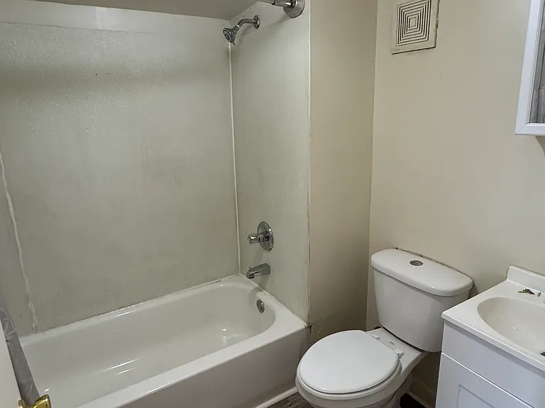 821 S 36th St — Photo 8