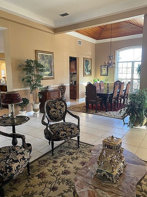 1st image of 625 Crescent Hills Dr