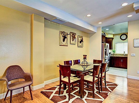 3rd image of 5727 Camellia Ave Unit 105
