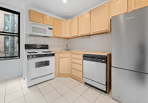 5th image of 141 W 10th St #14A