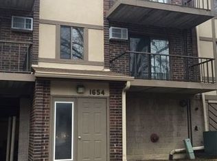 1654 Ishnala Dr #204AA, Naperville, IL 60565