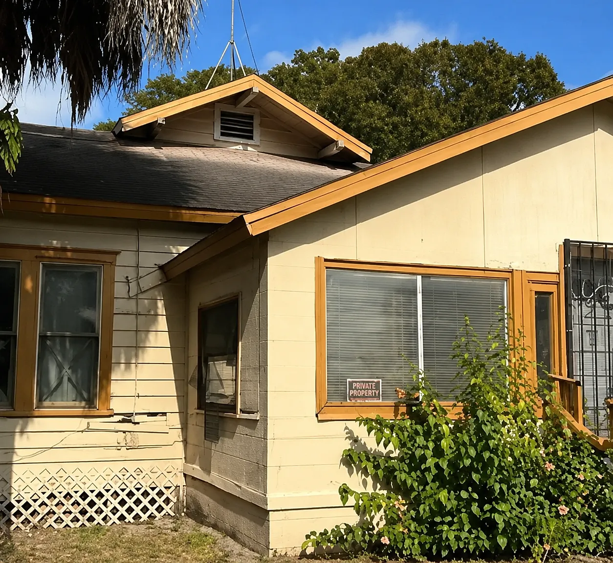 6 bed, 2500 sqft, $2,500 — Photo 1