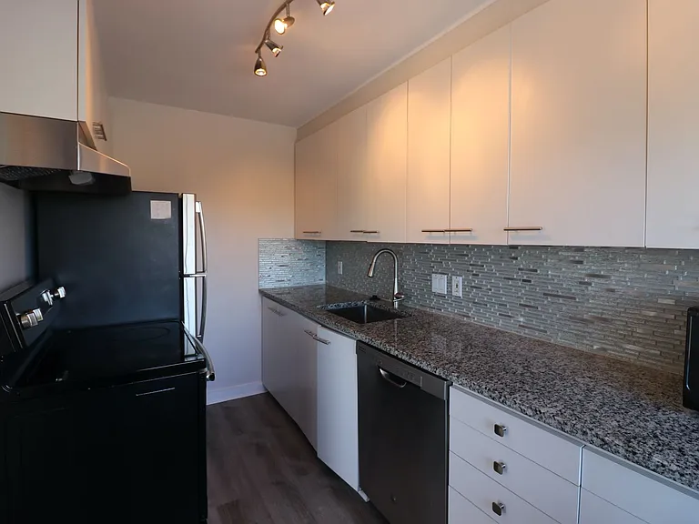 1800 Taylor Ave N #110 — Photo 5