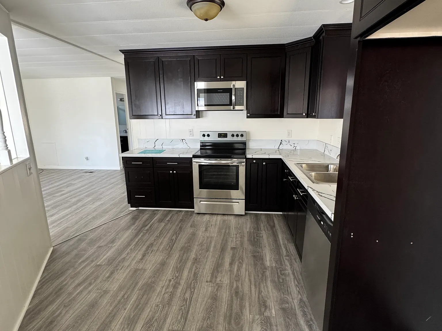 2 bed, 2.0 bath, 1152 sqft, $3,300 — Photo 3
