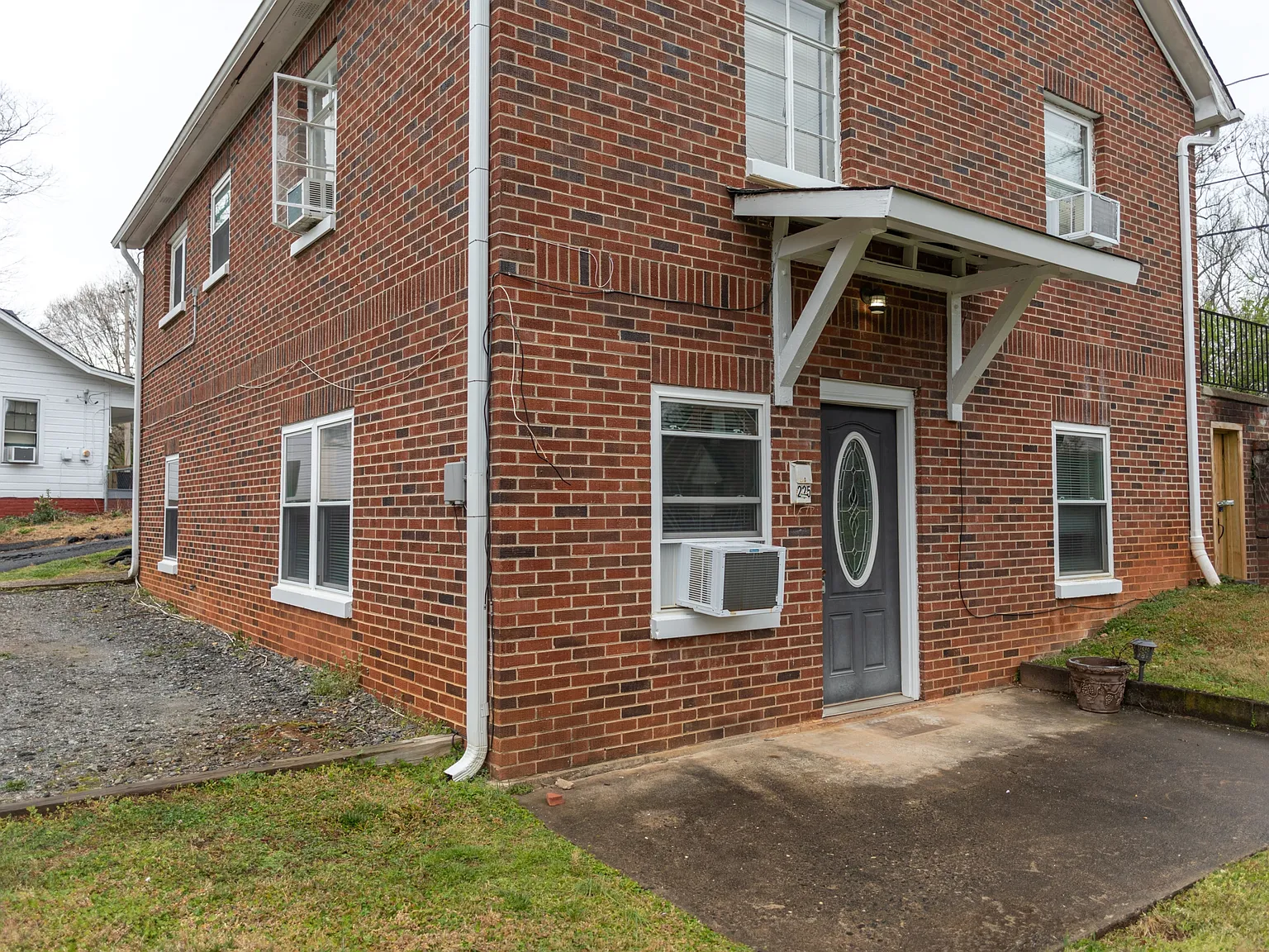 001-04: 225 N. Anderson St. - 225-B — Photo 1