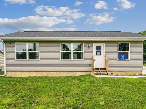 615 5th St NE, Independence, IA 50644