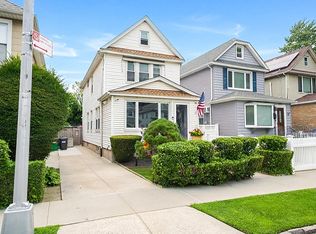 3328 155th St, Flushing, NY 11354