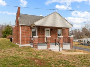 1217 Newbern Rd, Pulaski, VA 24301