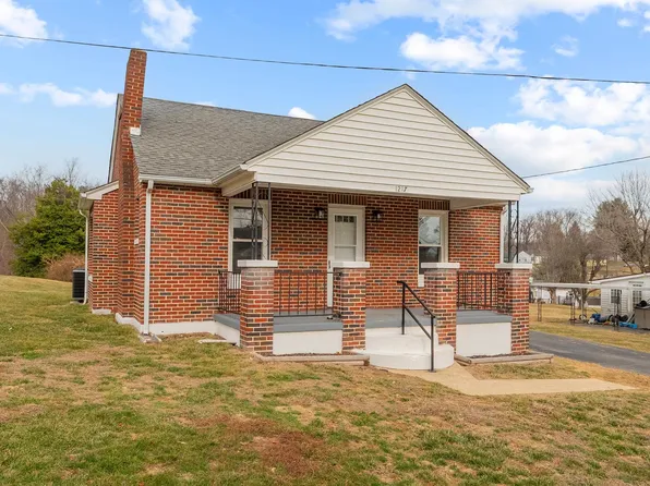 1217 Newbern Rd, Pulaski, VA 24301