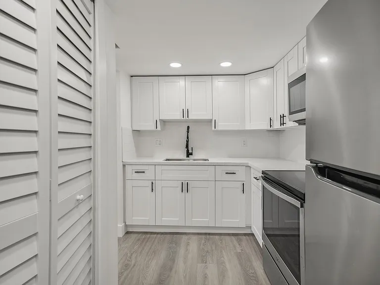 3704 Broadway #206 — Photo 3