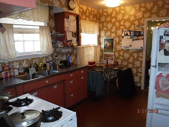 5th image of 405 E Benton St
