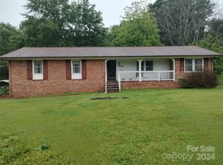 2090 25th Street Dr NE, Hickory, NC 28601