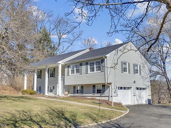 3rd image of 39 Deerfield Rd