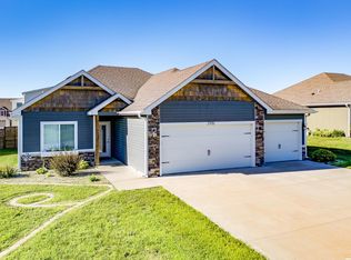 2705 Chasehire Dr, Lawrence, KS 66046