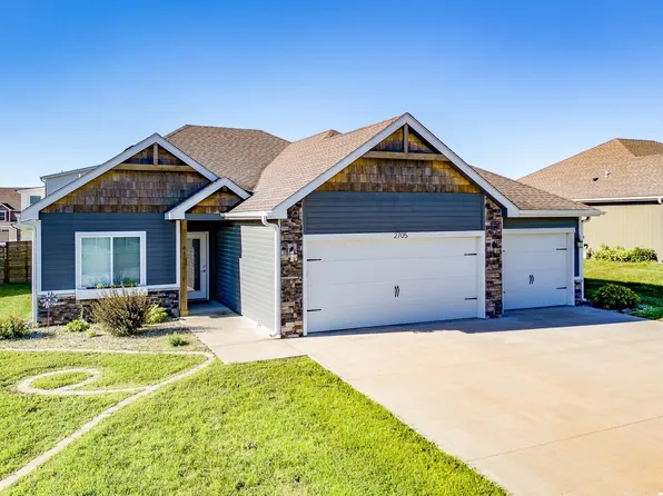 2705 Chasehire Dr, Lawrence, KS 66046