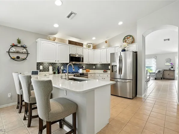 9740 Gladiolus Bulb Loop, Fort Myers, FL 33908