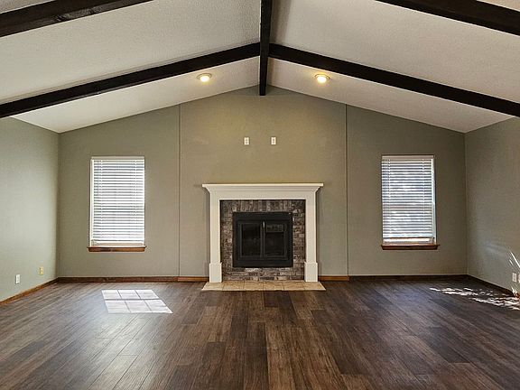 5th image of 609 Rosewood Dr