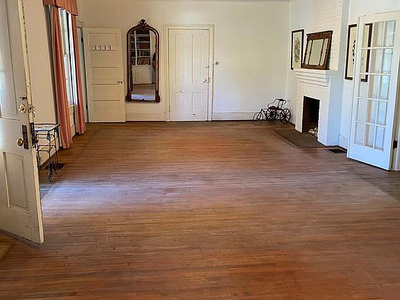 3rd image of 215 W Madison St