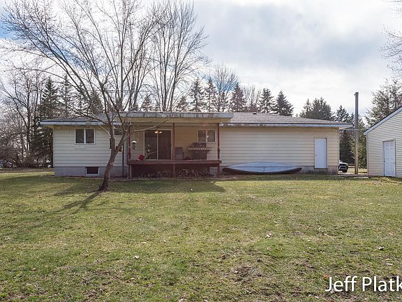 4th image of 9338 Russell Dr
