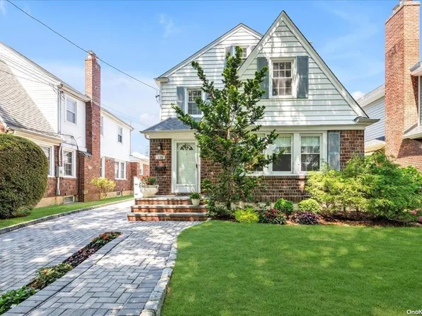 219 Aspen Street, Floral Park, NY 11001