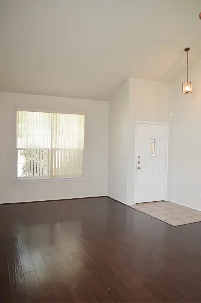 4 bed, 2.5 bath, 2247 sqft, $1,900 — Photo 4