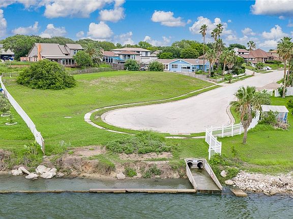 3rd image of 863 Cliff Dr